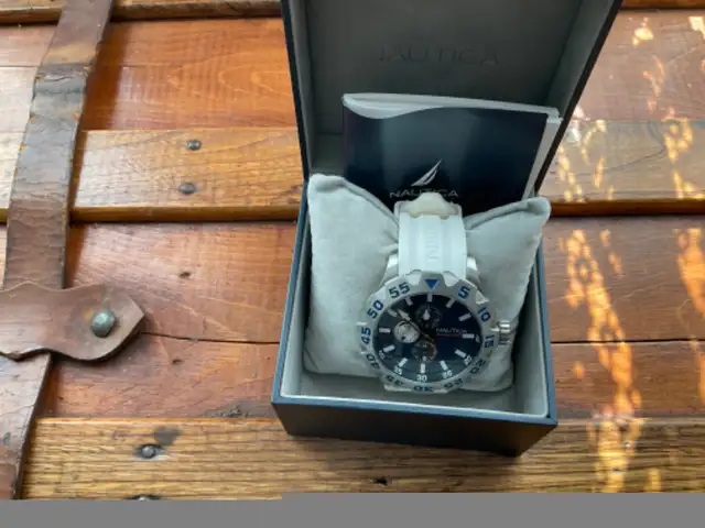 Montre Nautica pour homme in Jewellery & Watches in West Island - Image 5