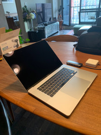 2019 MacBook Pro 16inch - 16 GB + Intel Core i7 (2.6 GHz 6-Core)