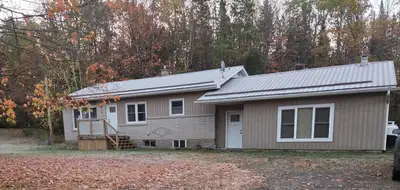 Gilmour Ontario, Hwy 62 and Weslemkoon Lake Rd This home is very close to ATV and Snow One Trails. G...