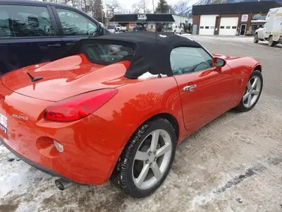 2009 Pontiac Solstice Clean Carfax 29,900 kms Great shape and stored in parkade during winter Soft t...