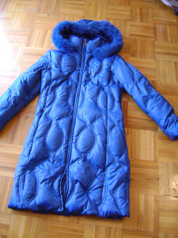 Manteau l hiver de marque Bernardo Design  grandeur small dans Femmes - Hauts et vêtements d'extérieur  à Ouest de l’Île