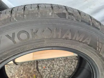 4 PNEUS 4 SAISONS YOKOHAMA GEOLANDER 225/60R/17 99H 980KM D'USURE SEULEMENT PRIX DEMANDÉ 699.00