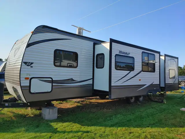 2015 Keystone camper in Travel Trailers & Campers in Dartmouth - Image 4