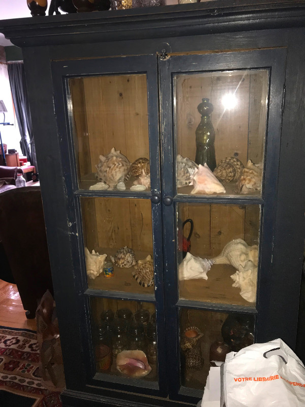Armoire en pin vitrée dans Commodes et armoires  à Ville de Montréal