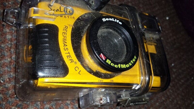 OLDER UNDERWATER CAMERA in Cameras & Camcorders in Chatham-Kent - Image 2