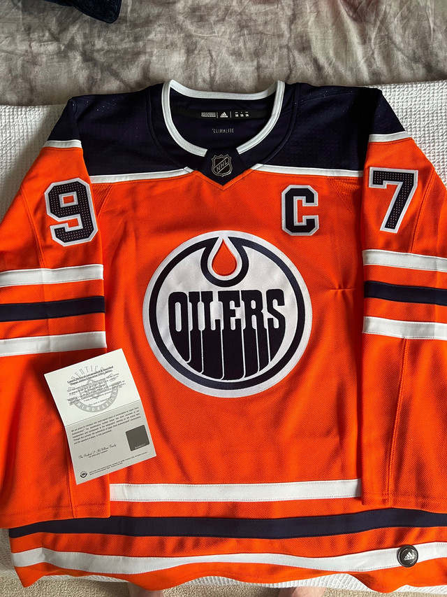 Connor Mcdavid Signed & Inscribed “Hat Trick” LE OF 97  in Arts & Collectibles in Oshawa / Durham Region - Image 3