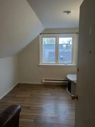 Quiet Rooming house. Chinatown- Bronson X Somerset. Wifi internet included. Bills included Common ar...