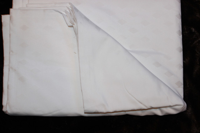 standard flat bed sheets in Bedding in Calgary - Image 3