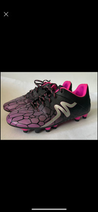 Girls Size 3 Mitre Soccer Cleats Shoes 