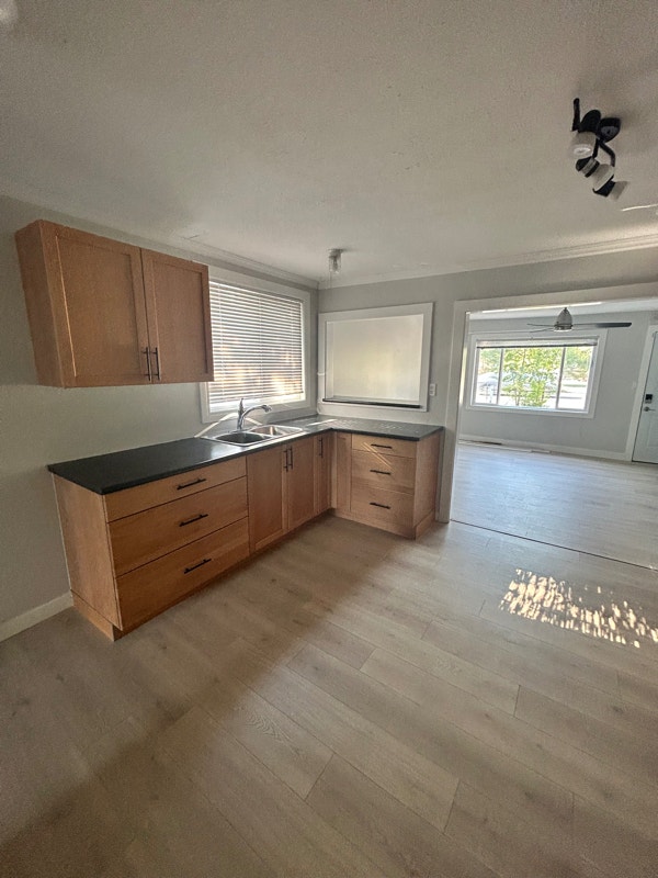 2 Bedroom for Rent Detached House DT Kelowna PetFriendly Long