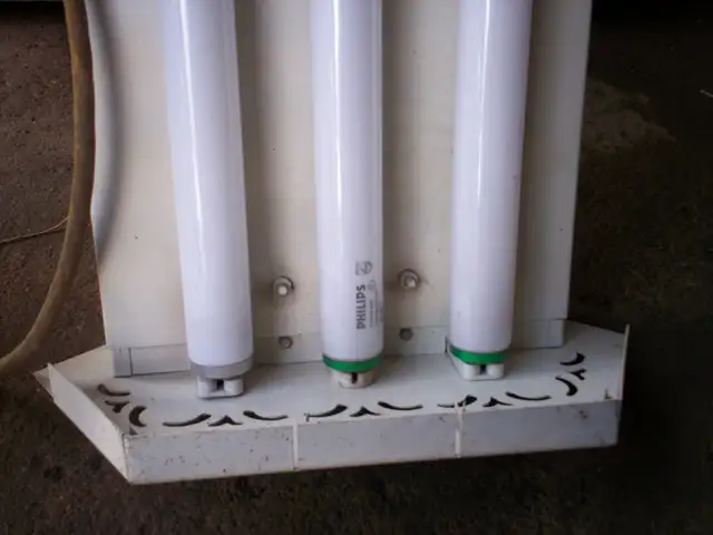 Two - 4' Fluorescent light fixtures in Indoor Lighting & Fans in Annapolis Valley - Image 8