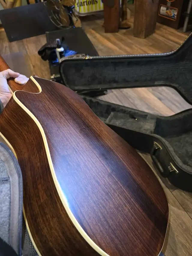 Larrivee acoustic guitar in Guitars in Stratford - Image 9