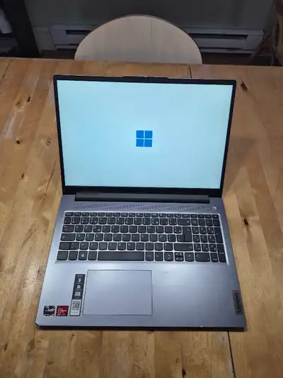 Je vends mon Lenovo Ideapad Slim 3, version française AZERTY, avec quelques touches dysfonctionnelle...
