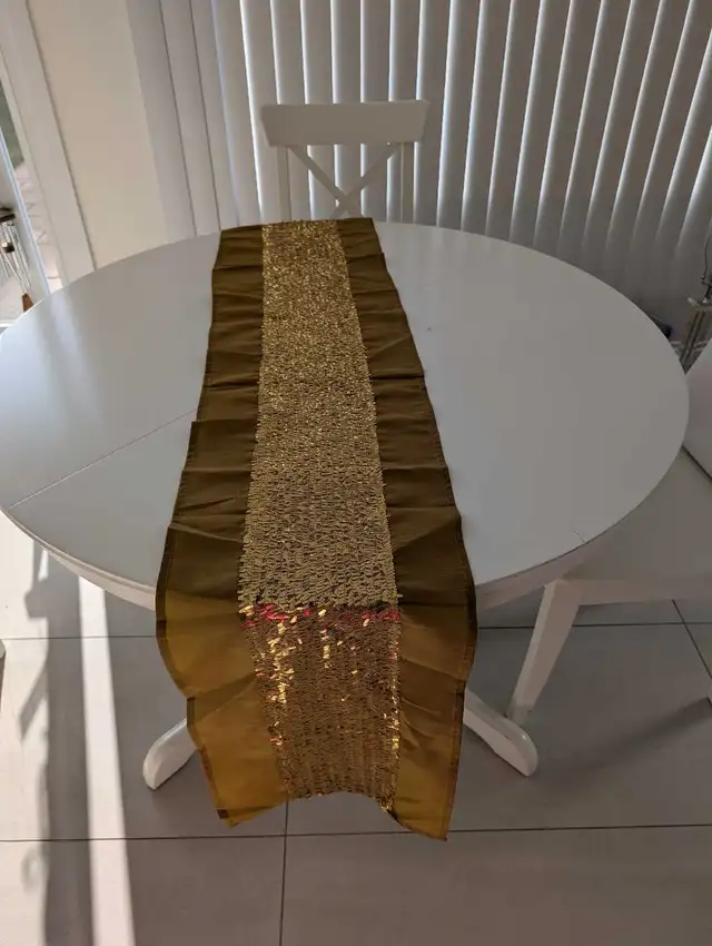 4 Gold Placemats and Gold Table  Runner in Holiday, Event & Seasonal in Ottawa - Image 4