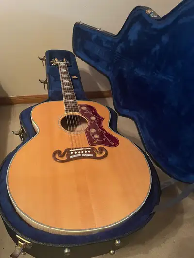 2014 Gibson SJ-200 Standard, View more
