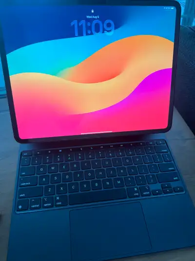 iPad Pro 13” M4 256 Go Wi-Fi + 5G + Magic Keyboard, Comme neuf, View more
