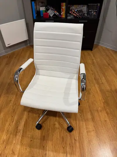 Chaise de bureau blanche, View more