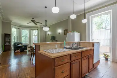 2Br + 2Bth - Beautiful home in a quiet, mature building