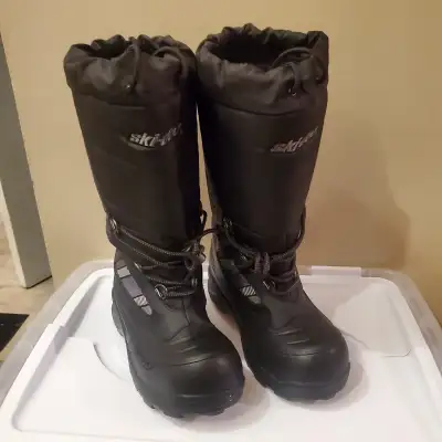 New Ski-doo BRP Snowmobile Boots Winter Boots Size 8 New condition Used for 2 hours $175 Skidoo