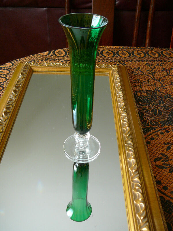 original vase solifleur en verre soufflé émeraude en trompette dans Autre  à Ville de Montréal - Image 2