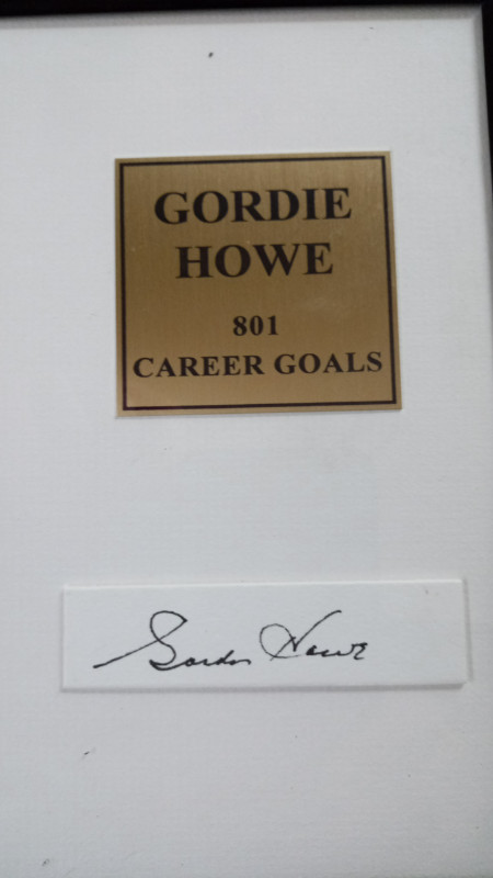 Gordie Howe framed photo autograph Hockey auto Detroit Red Wings in Arts & Collectibles in St. Catharines - Image 2