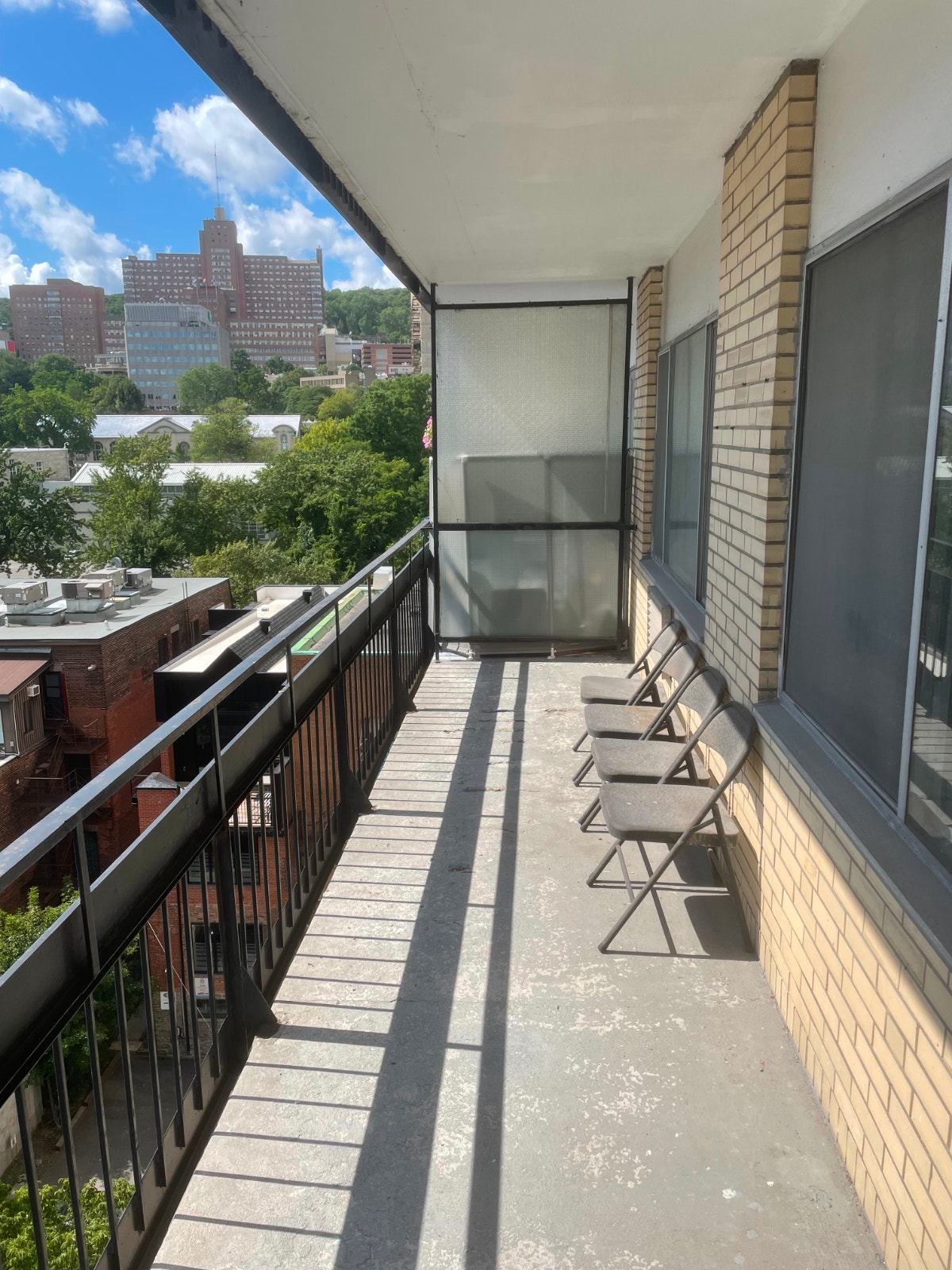 Large 1-bedroom for lease transfer (Downtown) — photo 1