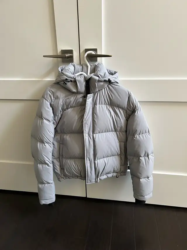 AVAIL. ARITZIA SUPER PUFF SHORTY SMALL LIMITED MARBLE GRAY in Women's - Other in Oakville / Halton Region - Image 2