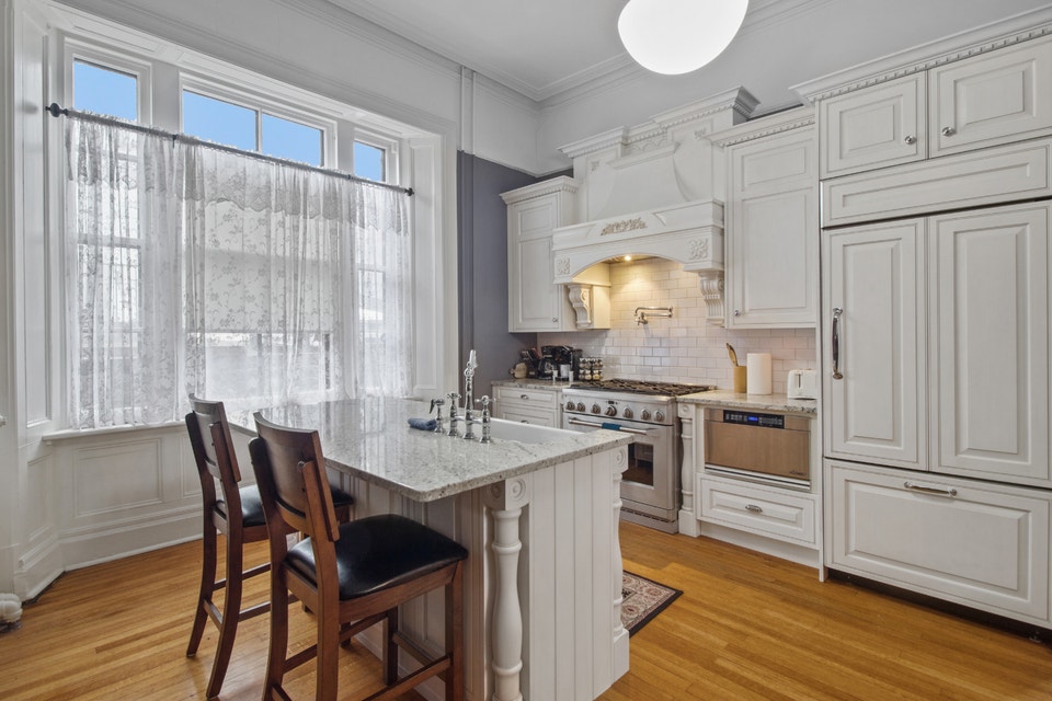 CIRCA 1800 TWO-STORY EXECUTIVE RENTAL SUITE 5