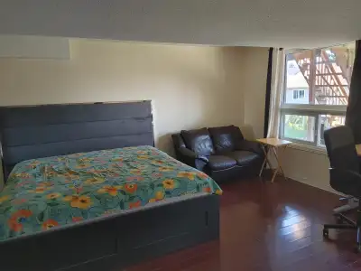 This used walkout basement bachelor unit features essential amenities for comfortable living. The un...