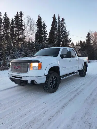 Selling my mint duramax, Its fully deleted with a tow tune and 5" straight pipe. Around original 189...