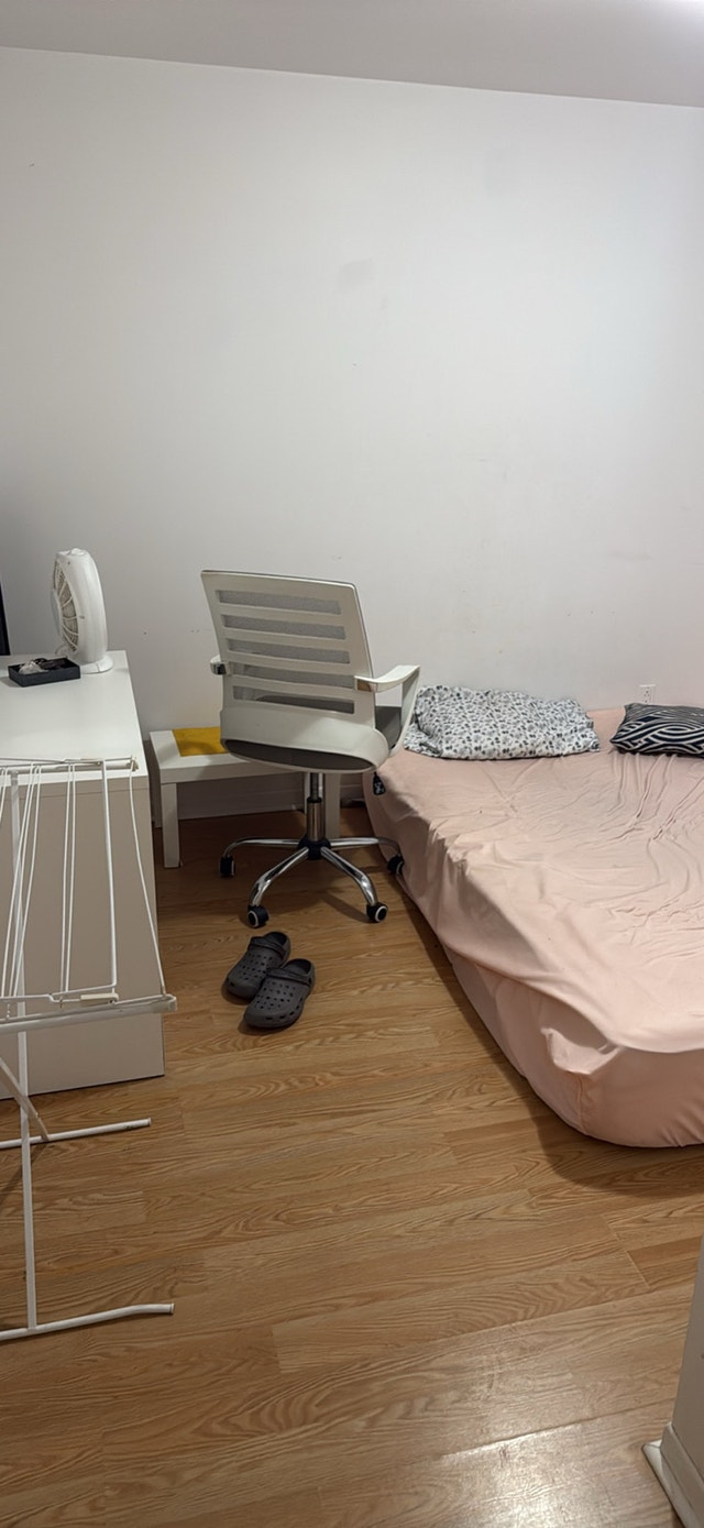 furnished room — photo 3
