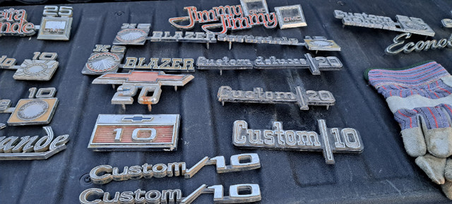SQUARE BODY G.M.C.  CHEVY PICKUP EMBLEMS in Auto Body Parts in Cambridge - Image 3