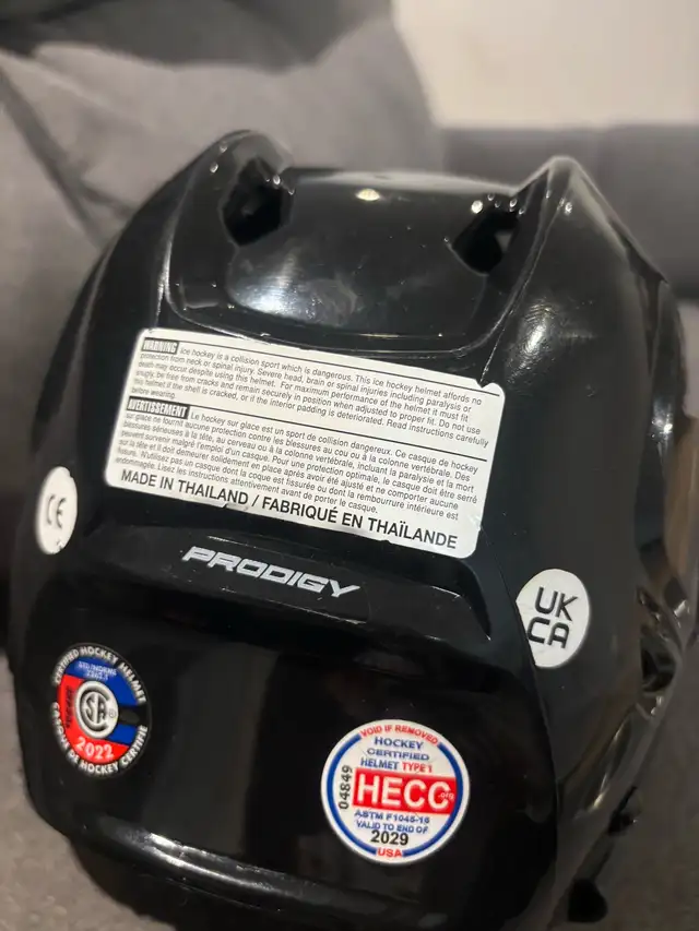 Kids hockey helmet  in Other in Kitchener / Waterloo - Image 3