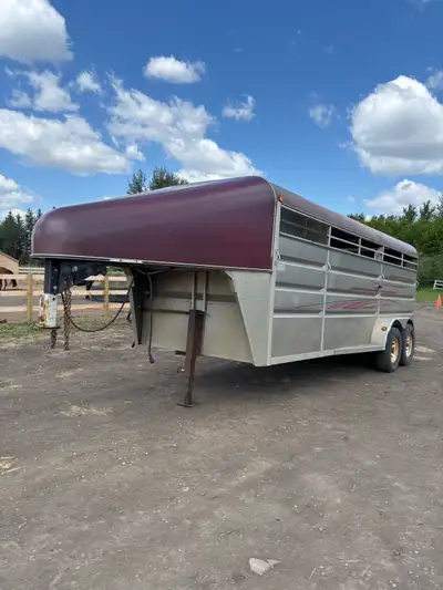 1998 Goertzen aluminum 20ft stock trailer for sale. Has one slam gate and one removable divider to c...