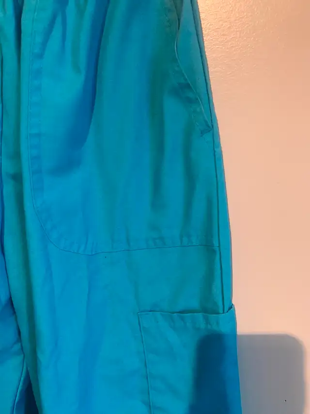 Scrub pants in Women's - Bottoms in Kamloops - Image 4
