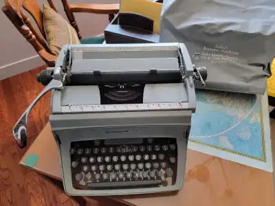 Vintage underwood five typewriter. Not tested but I presume it still works. Asking $30 or best offer...