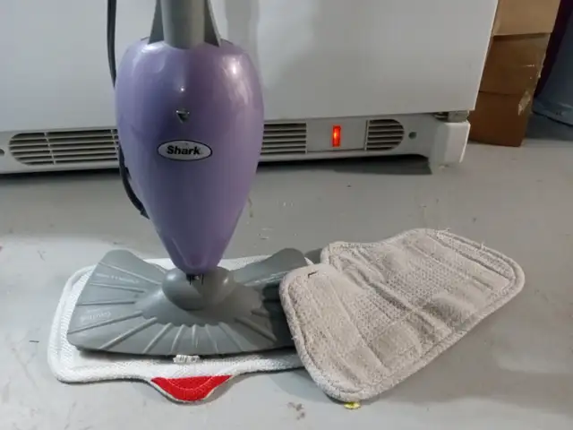 Shark Steam Mop in Vacuums in Winnipeg - Image 3