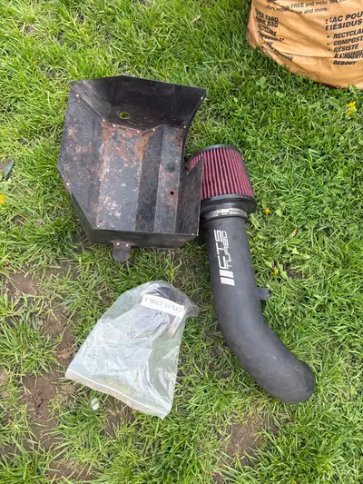 CTS turbo brand intake taken off a Mk7.5 Golf R 2.5 years ago. Filter needs to be replaced. Box is a...