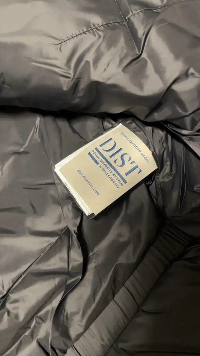 Moncler Women’s Fur Jacket in Women's - Tops & Outerwear in City of Toronto - Image 5