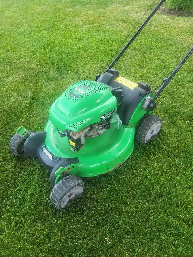 Yardworks Lawnboy.Mower in Lawnmowers & Leaf Blowers in Mississauga / Peel Region - Image 3