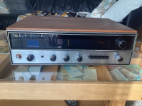 Kenwood KR-2120 receiver vintage 70’sAvec cabinet en bois