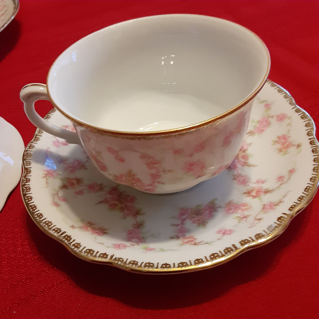 Bavaria Original Bridal Rose Dinnerware China Germany 7 Pieces in Arts & Collectibles in Stratford - Image 3