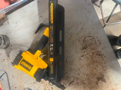 30 degree air framing nail. Excellent condition. Only did one deck, Set of stairs and one fence. Com...