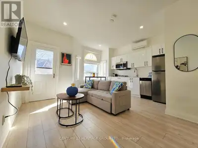 FOR RENT. 1 Bdrm + 1 Bath. Trinity Bellwoods Area. 2A