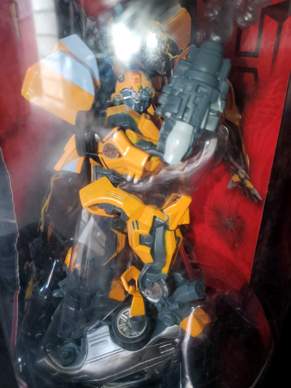 TransFormers Live Action Film Bumblebee Unleashed Statue Arts