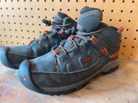 Boys KEEN Waterproof Hiking Shoes (Sz 3)