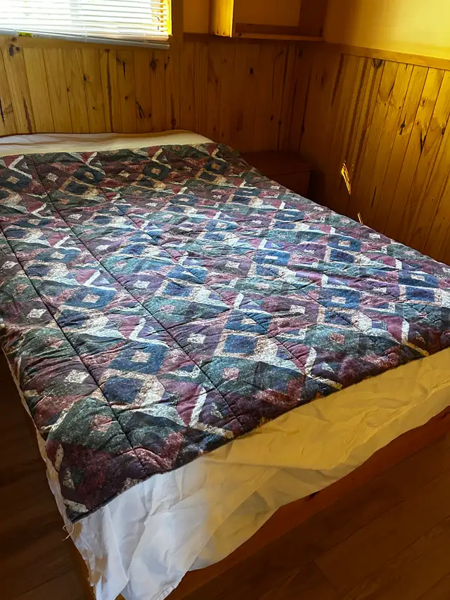 Double and single bed blankets $20 each in Beds & Mattresses in Peterborough - Image 2