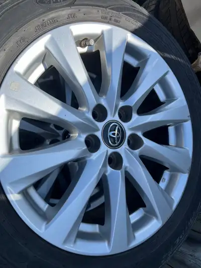 Toyota Camry rims with TPMS ( bad tires )