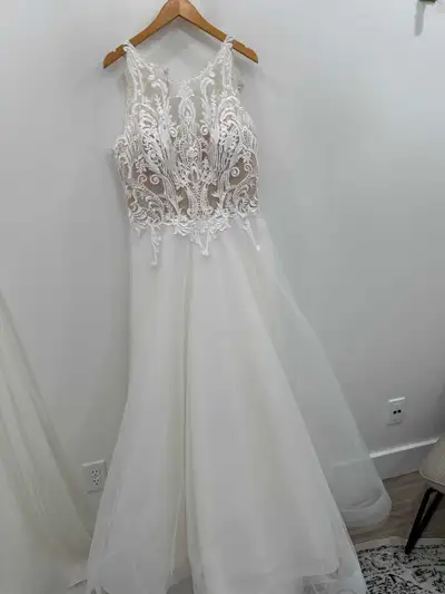 Selling my beautiful wedding dress. It was bought new in September of 2024. Only worn for a couple h...