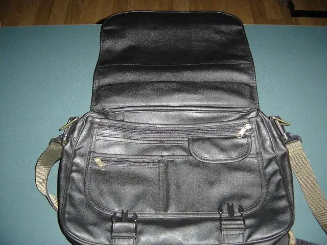 Executive Deluxe Imitation Leather Laptop Briefcase65048391344642121